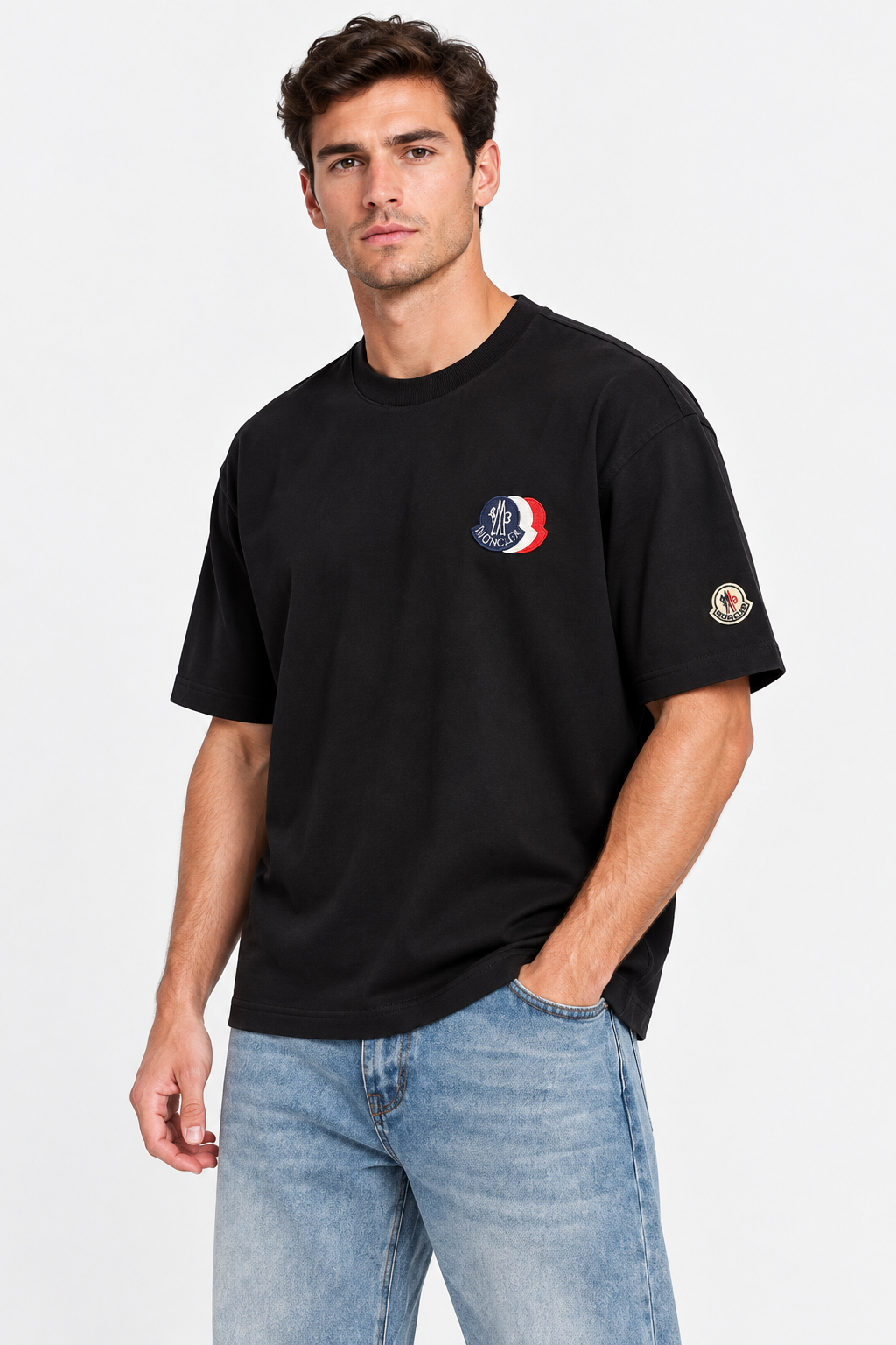 T-Shirt MONCLER Modern design that delivers a clean and stylish everyday look.