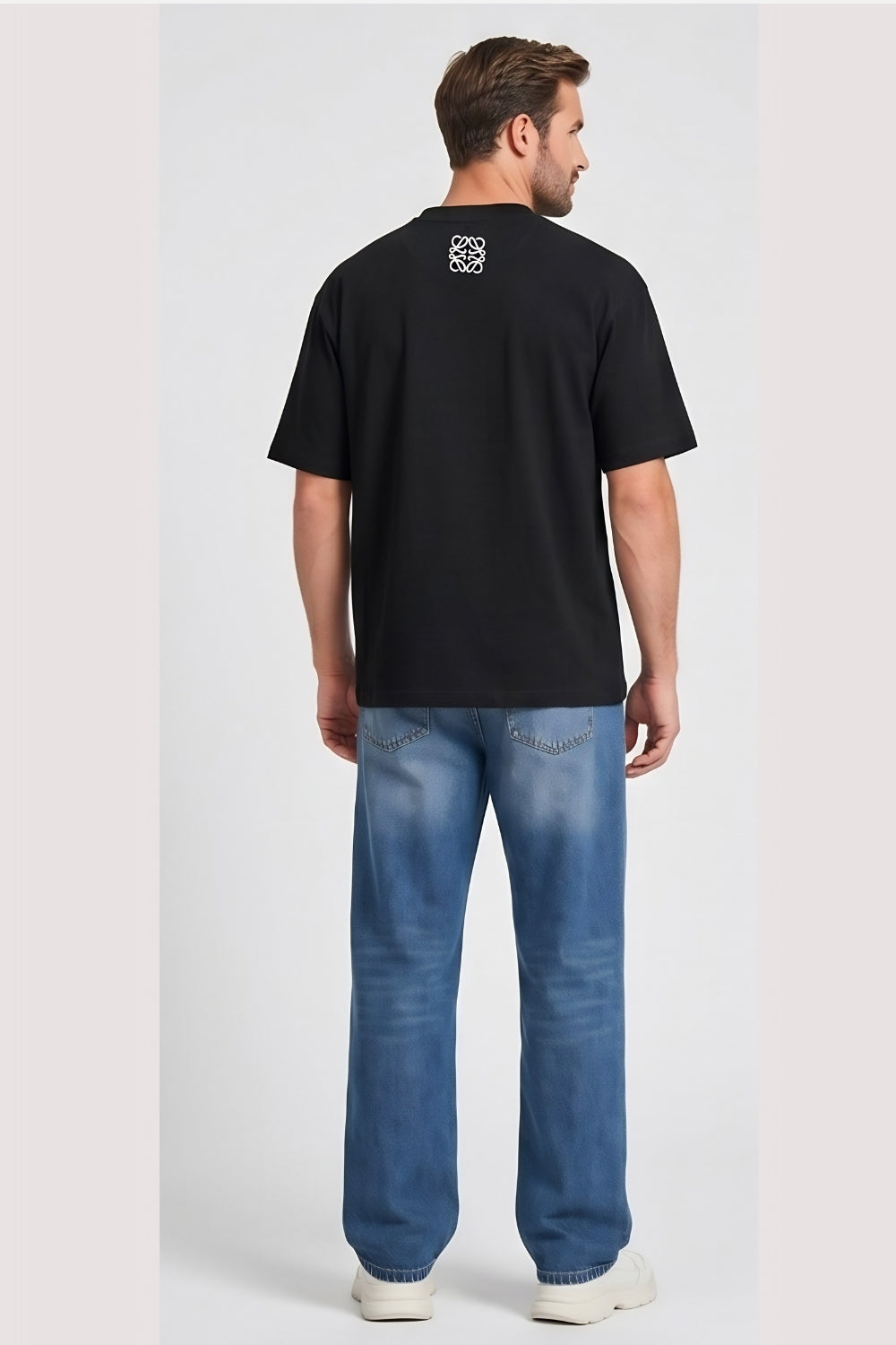 T-Shirt LOWE Practical style combining comfort and everyday elegance For Men.